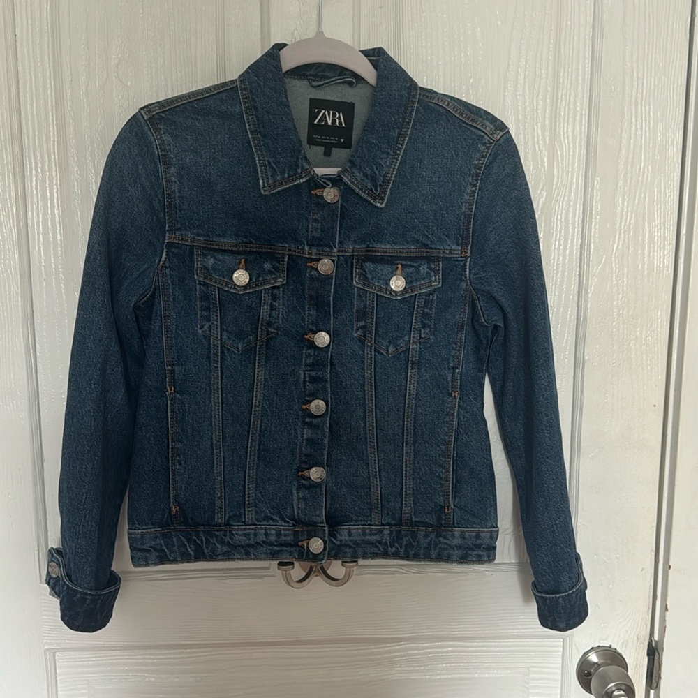 Zara Women’s Dark Wash Jean Jacket
Size Medium